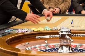 BandarQ table strategy guide with hand rankings and bankroll tips